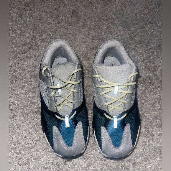Adidas Yeezy Boost 700